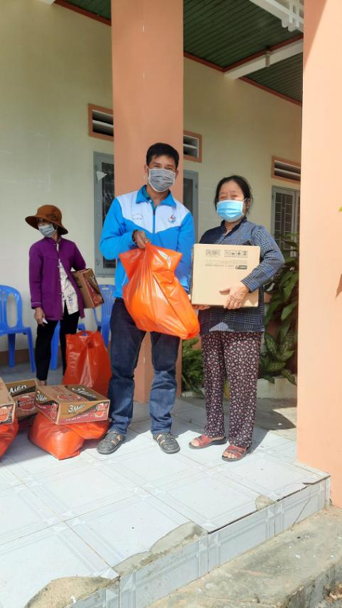 Trao quà cho người dân khó khăn tại Suối Cát, Đồng Nai (ngày 03/01/2022)